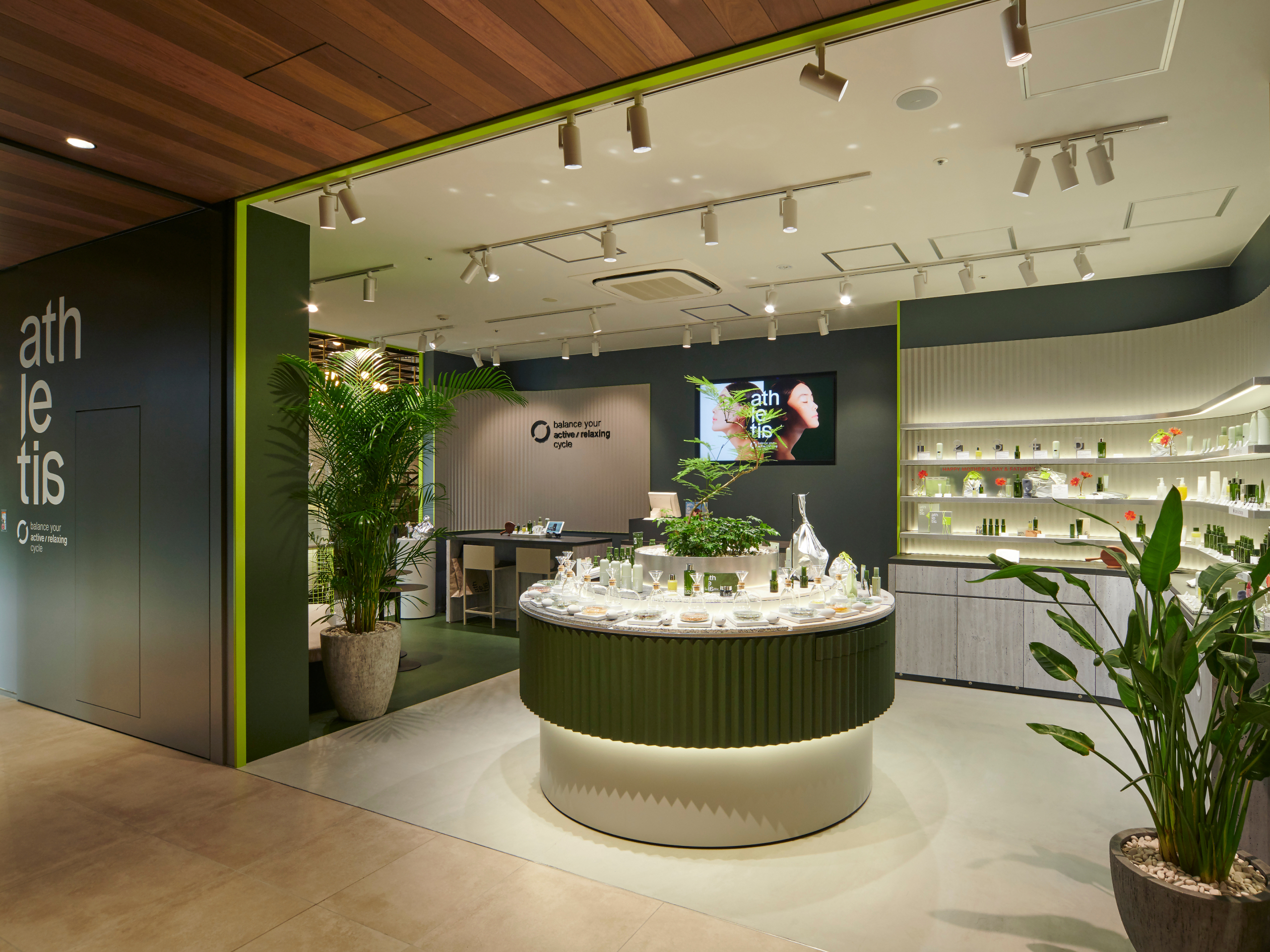 アスレティアの直営店が待望の九州初上陸。都会と自然の距離感が心地