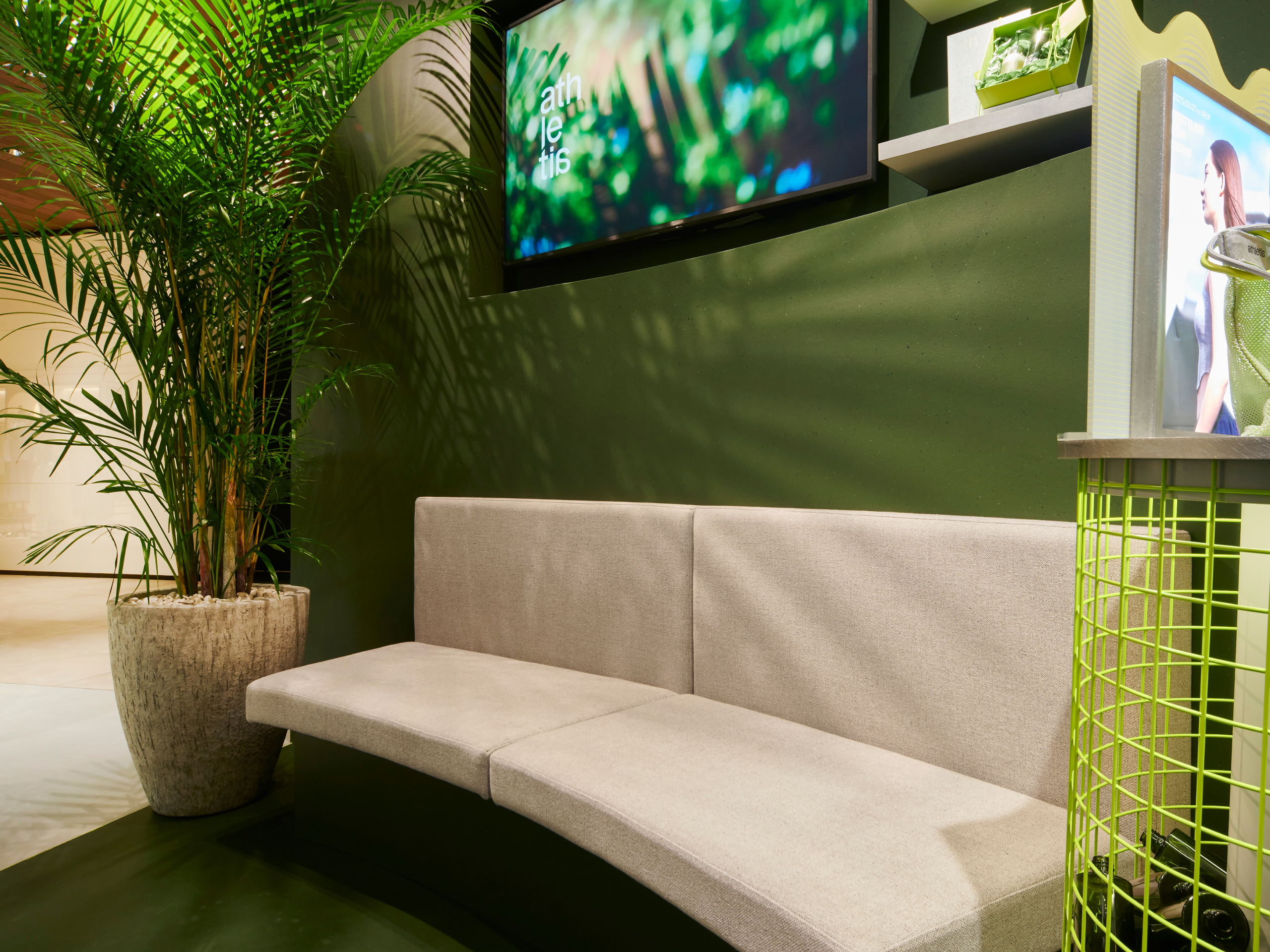 アスレティアの直営店が待望の九州初上陸。都会と自然の距離感が心地